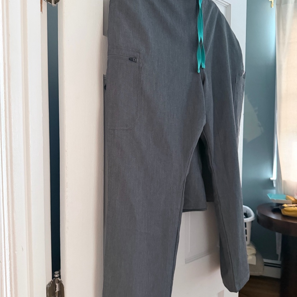 Petite Figs Straight-Leg Scrub Pants in Charcoal with Teal Drawcord